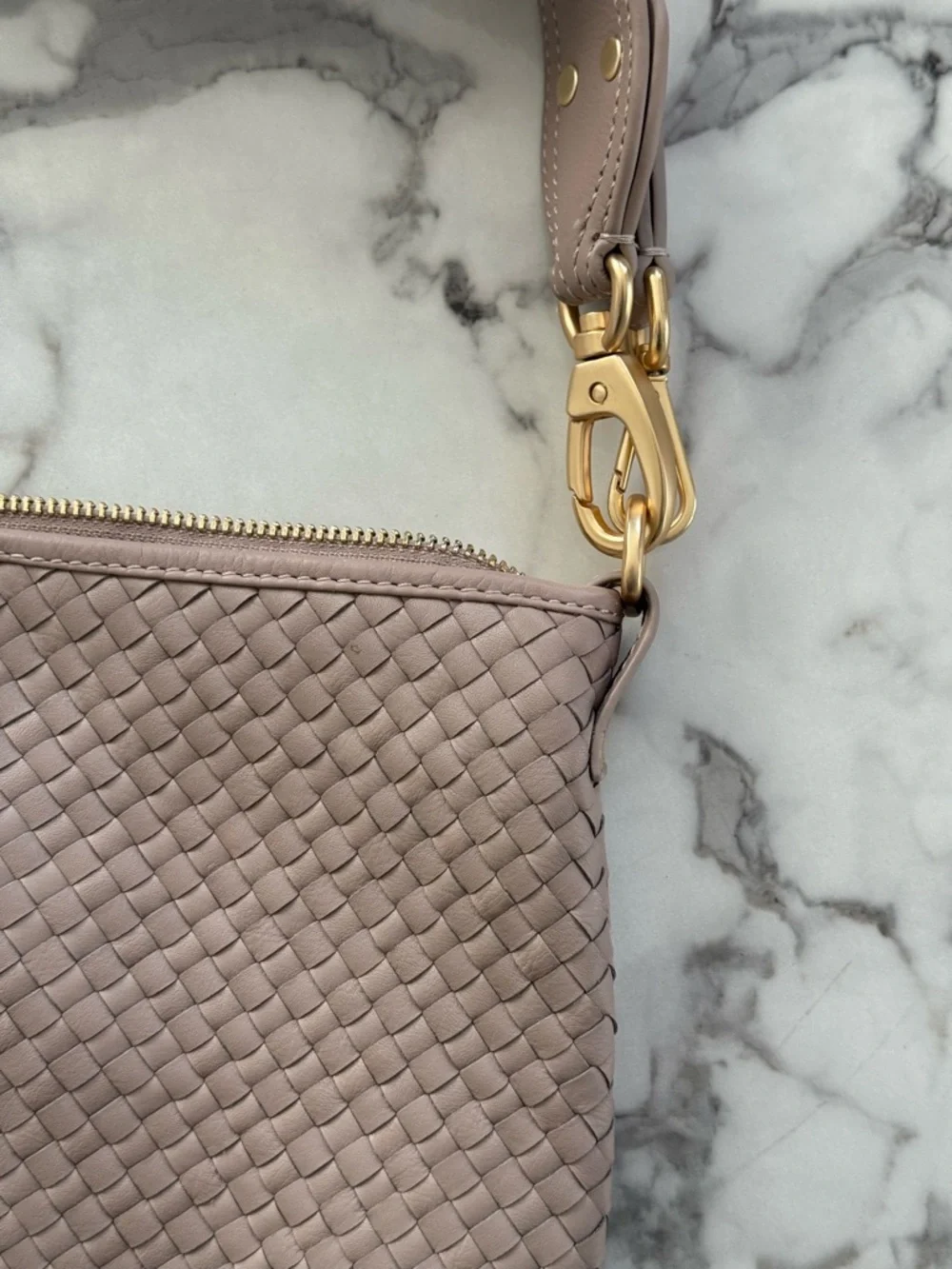 Quince Woven Shoulder Bag in Taupe. Italian Leather Crossbody - Picture 5 of 10
